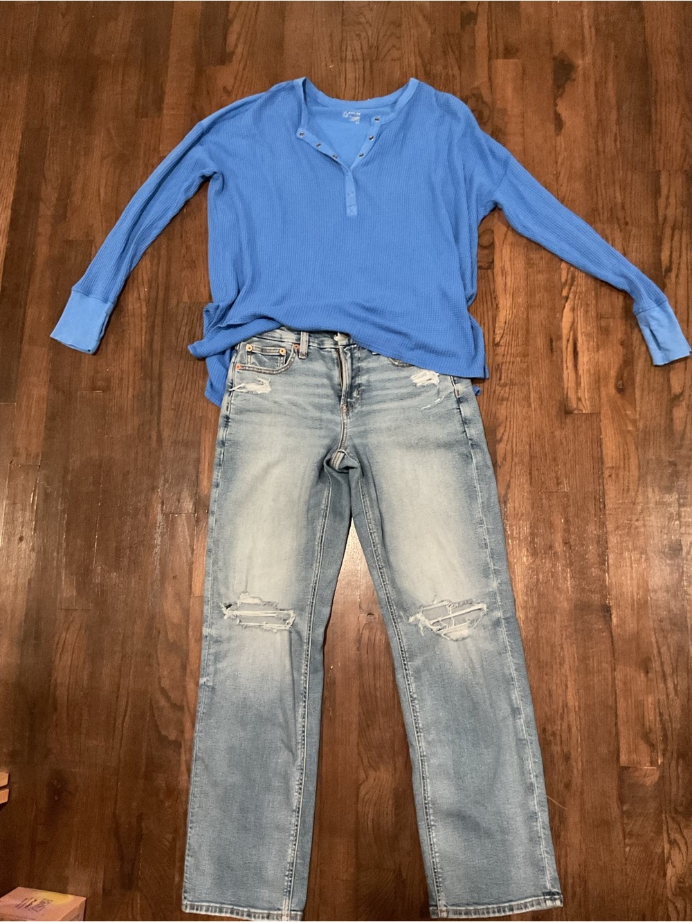 AE Outfit- Waffle Top & Straight Leg Jeans